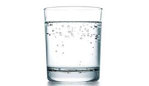 Da qui a distorcere la questione secondo crismi salutistici personali, il passo è breve. Quanta Acqua Al Giorno Lunamagazine