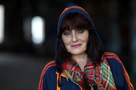 Et de ses amis dysfonctionnels qui, adolescents, se retrouvent confrontés aux drogues dans l'ouest de berlin. I Will Die Soon I Know That Meeting The Real Christiane F