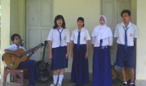 Di dalam puisi 'kesabaran' karya chairil anwar perasaannya yaitu perasaan penyair yang berusaha sabar dalam menghadapi hidup, ia tidak memperdulikan apapun yang orang katakan tentang dirinya. Chord Contoh Musikalisasi Puisi Doa Karya Chairil Anwar Pelajaran Bahasa Indonesia Di Jari Kamu
