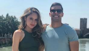 Paksa Kekasih Foto Bareng Cinta Laura Dan Pacar Mirip Zayn Dan Bella Hadid