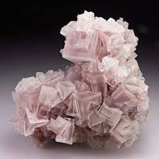 Halita Rosa Www Geologyin Com Crystals Minerals Minerals Crystals Rocks Rocks And Minerals
