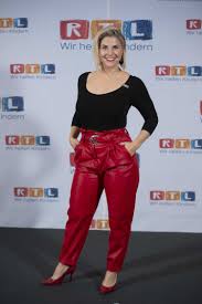 Egli — ist eine in der schweiz gebräuchliche bezeichnung für den flussbarsch (perca fluviatilis). Beatrice Egli Celeb Donut