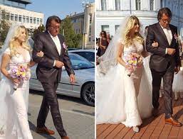 Check spelling or type a new query. Sarka Kata Sirva Fakadt A Menyasszony Szabo Zsofi Lattan Fotok Borsonline