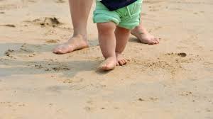 Untuk tahu bagaimana dampak bayi sering jatuh saat belajar jalan? Bahaya Melatih Bayi Belajar Jalan Sebelum Waktunya Kumparan Com