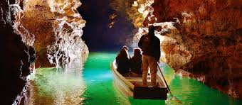 Gouffre de padirac) is a cave located near gramat, in the lot department, occitanie region, france. Vallee De La Dordogne 7 Gouffres Et Grottes A Decouvrir