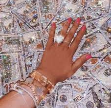 Tons of awesome baddie money wallpapers to download for free. Anmeldung Glitter Photography Rich Girl Aesthetic Boujee Aesthetic