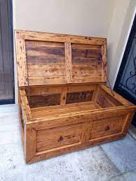 Handmade from reclaimed pine with a hinged clamshell lid and lockable hasp please note: Rustic Coffee Table Trunk Or Blanket Chest Trunk By Charismagift Diy Wood Chest Coffee Table Trunk Rustic Coffee Tables