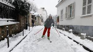 Nous écrivons ici un depuis un des derniers endroits encore sécurisé de la ville de paris. Video Il Neige A Paris Pour Le Plus Grand Bonheur Des Skieurs De La Capitale Lci