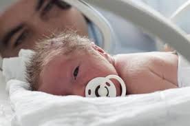 Delivery before 32 weeks' gestation may lead to severe neonatal morbidity and mortality. A Propos Des Bebes Prematures