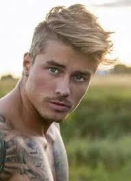 Sappiamo bene che, ad oggi, esistono moltissime tecniche per aggiungere schiariture. Schiariture Capelli Uomo Men Hair Lightenings