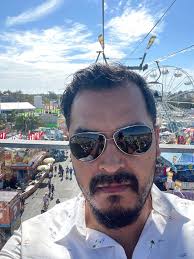 Introduction of anthropology professor and energy consultant