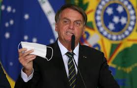 Irritado com jornalistas, @jairbolsonaro reclama da cnn por ter elogiado manifestações do fim de semana, ataca repórter de afiliada da tv globo e manda após outra indagação, sobre santas casas, bolsonaro insultou uma profissional, da tv vanguarda, afiliada da rede globo. Furioso Bolsonaro Tira Mascara Manda Reporter E Equipe Calarem A Boca Reclama Da Cnn E Ataca A Globo Portal 6
