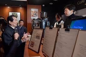정세균 전 국무총리가 동영상 소셜미디어(sns) 틱톡에 올린 독도 홍보용 영상이 17일 한 서양 할머니가 주인공인 틱톡 영상과 비슷하다는 의혹이 온라인커뮤니티를 중심으로 section news. ì •ì„¸ê·  ì´ë¦¬ ê²½ê¸° ì¹¨ì²´ ì§ê²©íƒ„ ë§žì€ ìƒì¸ì— ì†ë‹˜ ì ìœ¼ë‹ˆ íŽ¸í•˜ì‹œê² ë„¤ ì¡°ì„ ì¼ë³´