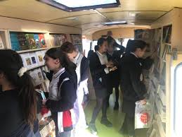 ÖĞRENCİLERİMİZ PAFİN GEZİCİ KÜTÜPHANESİ İLE BULUŞTU | TED Kocaaeli Blog