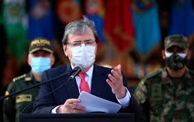 Lucho para entregar tierras que pertenecen a los campesinos. Ministro Carlos Holmes Trujillo En Estado Critico De Salud