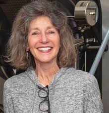 Russian Jews ring in their new year with caviar, champagne, and … decorated  trees?