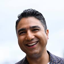 Yesterday I had the good fortune to return some of the Joy that  @NickMohammed of #TedLasso has given me over the years. He brought his kids  to seem my show!!! 🙂 #edfringe #