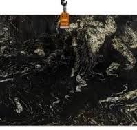 Dalle de granit noir absolu extra poli aléatoire