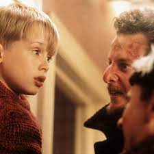 Macaulay culkin, joe pesci, daniel stern, john heard, catherine o'hara, roberts blossom, devin. Kevin Allein Zu Haus Disney Gibt Darsteller Fur Neuauflage Bekannt Stern De