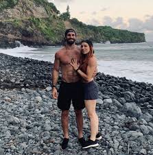 Wwe Star Becky Lynch Is Expecting Her First Child With Fiance Seth Rollins Celebritytalker Com