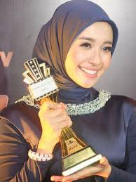 Tersedia beragam pilihan filter yg biasa di aplikasikan pada selfie kamu.tersedi. Alis Mata Laudya Cynthia Bella Bikin Bule Takjub Showbiz Liputan6 Com