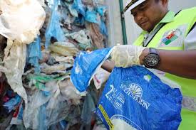Hasilnya menunjukkan orang malaysia adalah konsumen terbesar produk kemasan plastik. Malaysia Akan Kirim Kembali Sampah Plastik Ke Negara Asing