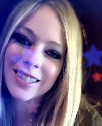 Pin de danielle stinson em my idol avril