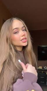 Lina Mueller's Instagram, Twitter & Facebook