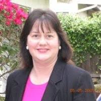 Elizabeth Hammer's Instagram, Twitter & Facebook