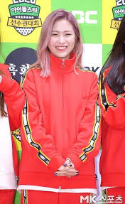 Same goes with yoohyeon and sunmi.sunmi is yoohyeon's sunbae and 5 years older than her, so i don't know whether to count them as buddies. 191216 Mbc 2020 Idol Star Athletics Championship Isac Lunar New Itzy Ryujin Itzy I Love Girls South Korean Girls