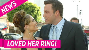 J.lo's new emerald cut diamond looks to be about 15 carats, according to. Jennifer Lopez Loved Getting Her Engagement Ring From Ben Affleck Youtube