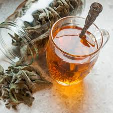 Man könnte sagen, kinder, aber selbst sie werden aufgrund ihrer schularbeiten sie können entweder täglich zwei tassen grünen tee trinken oder sich die haare mit grünem tee waschen. Wirkung Von Salbeitee Dagegen Hilft Die Heilpflanze Brigitte De