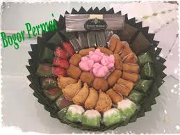 Standar kue nampan isi 60 : Kue Tampah Gambar Bogor Permai Bakery Restaurant Tripadvisor