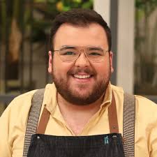 Perdeu "menos de 93 quilos em um ano"! Rúben Pacheco Correia reage a  críticas e mostra antes e depois