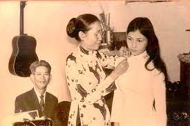 8 SÀI - ĐỪNG GIỠN MẶT VỚI CẶP BÔNG TAI… Đôi bông tai cưới: “Của làm tin” trong sính lễ quan trọng nhứt của người Việt trong ngày cưới chứ không phải