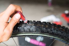 Avec l'apparition du pneu vélo tubeless, une nouvelle alternative est ainsi offerte aux cyclistes. Reparer Un Pneu Tubeless