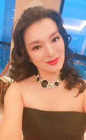 Mỹ nhân "Ỷ Thiên Đồ Long Ký" gây bất ngờ với dung nhan tuổi U50