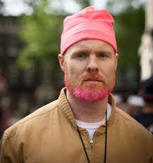 Cabelo e barba com mais cor. Confira a tendência