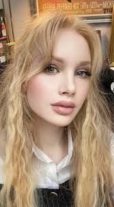 Kimberley Kates's Instagram, Twitter & Facebook