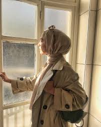 Elif Kucuksari On Instagram Bugulu Camlar Ardinda Sal Emproyal In 2020 Hijab Fashion Inspiration Hijab Fashion Hijab Fashionista