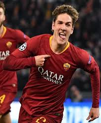 Per farsi perdonare, ha portato alla mamma di nicolò zaniolo 22 rose giallorosse (in omaggio alla maglia del figlio). Nicolo Zaniolo Eta Altezza Peso Fidanzata Mamma Francesca Costa Eta