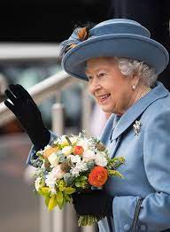 Queen Elizabeth Ii Receives A Bouquet Of Posy Flowers Which Is Perfectly Match To The Queen Outfit During Her Her Majesty The Queen Queen Elizabeth Queen Hat