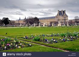 Zwei ungeheuere, mit riesigen dachperrücken. Der Louvre Und Die Tuilerien Garten Zentrale Paris Frankreich Stockfotografie Alamy