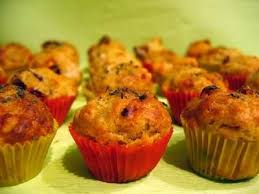 Dans Un Saladier Melanger Ensemble Tous Les Ingredients Secs Farine Levure Sel Et Parmesan Coupe En Pet Muffins Sales Tomates Sechees Recettes De Cuisine