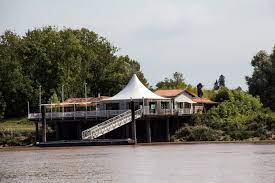 Ihre frage wird öffentlich auf der seite fragen. Soiree En Bateau Jusqu Au Restaurant Sur Pilotis La Maison Du Fleuve
