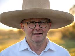 Caved his head in just outside Wagga Wagga. Bill's pronunciation was spot  on. Typically it is pronounced “WOG-uh WOG-uh,” with the “a” sounding like  the “o” in “hot.” And here's a fun