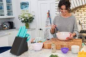 Selena Chef Rainbow Kitchen Knives Are On Amazon