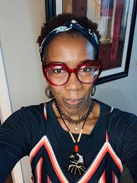 Happy Fri-Yayyyy!!!!!! Woke up! Washed my hair. Styled it with PHC. Then  out the door. Never, ever did I think that a wash n go would be this  simple. Need a laugh?