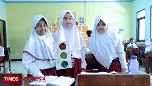 Berikut contoh soal perhitungan saham prioritas dan saham biasa. Simulasi Ujian Praktik Siswa Kelas 6 Sd Khadijah Pandegiling Bikin Rangkaian Listrik Times Indonesia