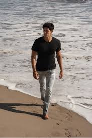 Yes, you got me right, in today's blog post we are going to find out how to make an effortlessly chic look with cuffed jeans. What To Wear With Grey Jeans 14 Snappy Denim Styles 2021